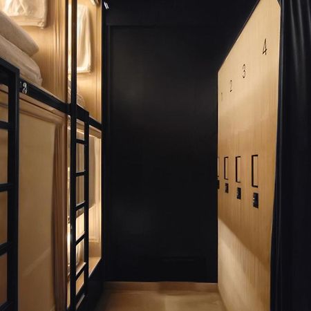 Westay Capsule Hostel Дубай Экстерьер фото
